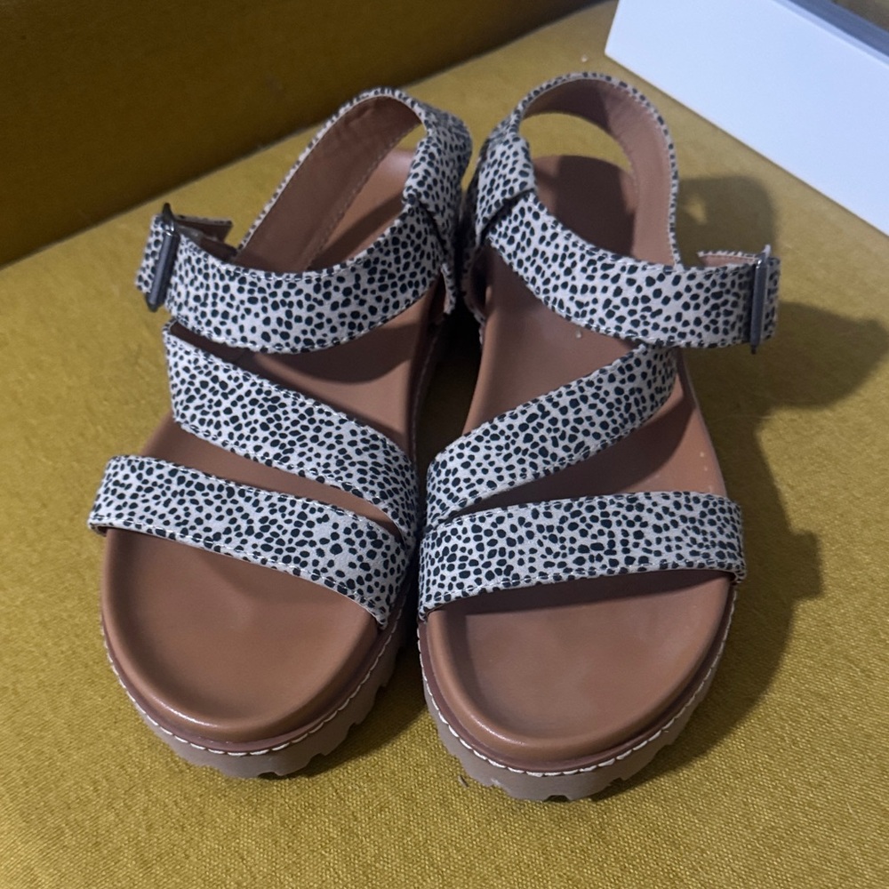 Universal Thread Black and White Strappy Sandals